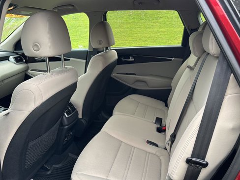 Used 2020 Kia Sorento LX image 9