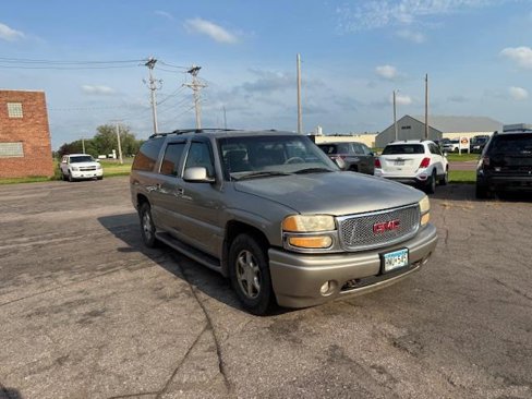 Used 2001 GMC Yukon XL Denali image 3