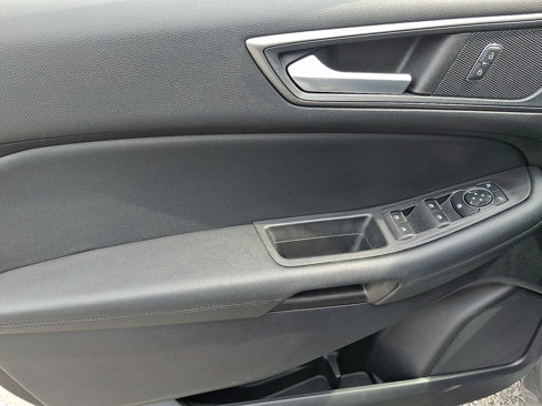 Used 2021 Ford Edge SE image 14