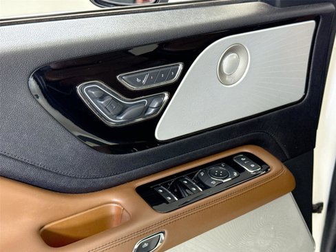 Used 2022 Lincoln Aviator Reserve w/ Equipment Group 201A image 12