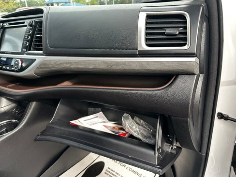 Used 2017 Toyota Highlander Limited Platinum image 44