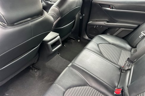 Used 2022 Toyota Camry SE image 4