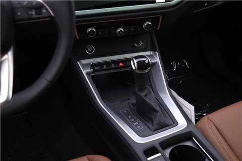 New 2025 Audi Q3 2.0T Premium image 13