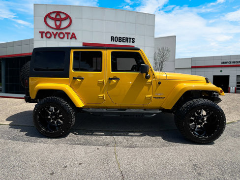 Used 2015 Jeep Wrangler Unlimited Sahara w/ Connectivity Group image 8