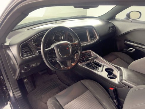 Used 2019 Dodge Challenger SXT image 4
