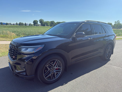 Used 2025 Ford Explorer ST image 2