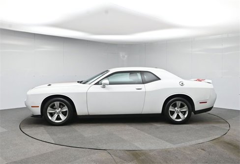 Used 2015 Dodge Challenger SXT image 2