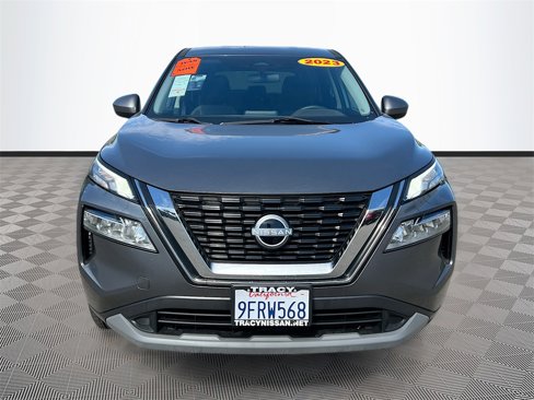 Used 2023 Nissan Rogue SV image 2