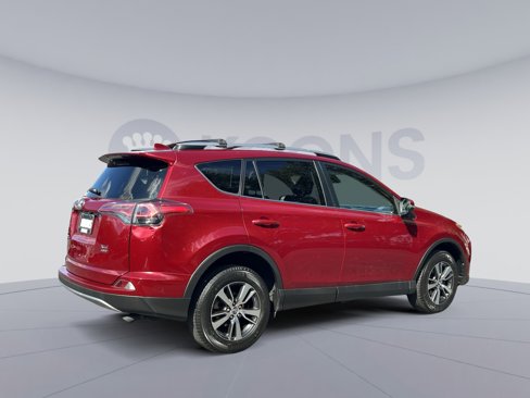 Used 2018 Toyota RAV4 XLE image 5