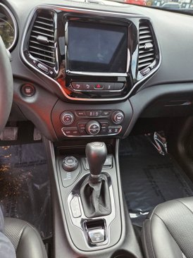Used 2021 Jeep Cherokee Limited image 14