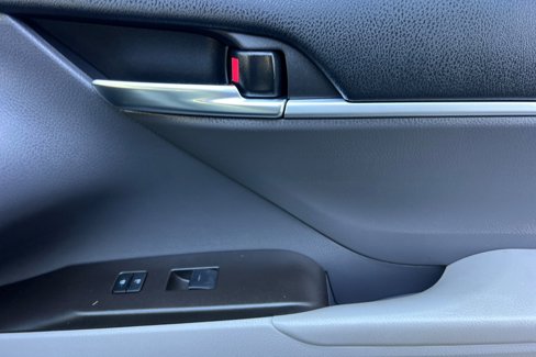 Used 2022 Toyota Camry SE image 21