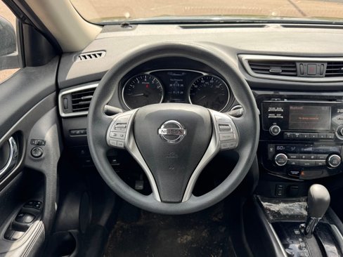 Used 2015 Nissan Rogue SV image 10
