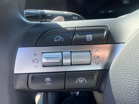 Used 2024 Hyundai Kona SE image 15