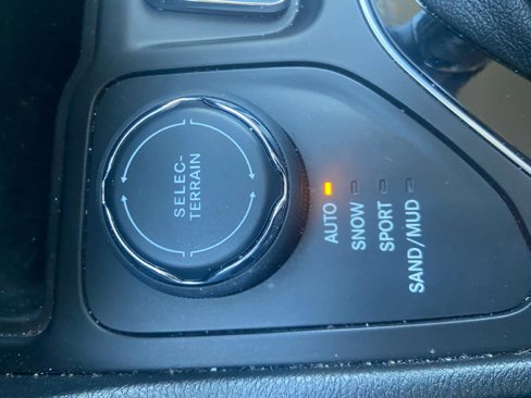 Used 2019 Jeep Cherokee Limited w/ Luxury Group image 27