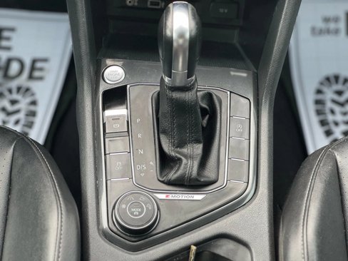 Used 2018 Volkswagen Tiguan SE w/ 3rd Row Seat Package image 22