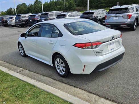 Used 2025 Toyota Corolla XLE image 9