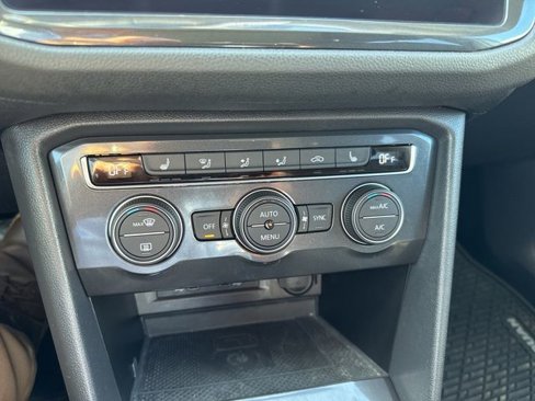 Certified 2021 Volkswagen Tiguan SE w/ Panoramic Sunroof Package image 30