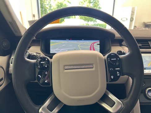 Used 2019 Land Rover Discovery HSE image 10