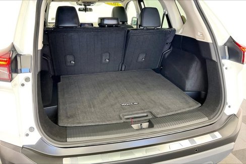 Used 2023 Nissan Rogue SV w/ SV Premium B Package image 26