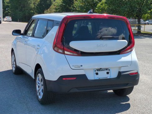 Used 2022 Kia Soul LX image 5