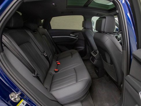 Used 2023 Audi e-tron Premium Plus w/ Premium Plus Package image 27