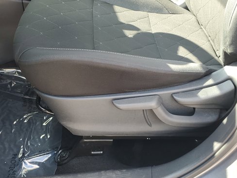 Certified 2020 Nissan Kicks SV image 18