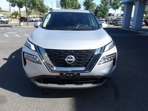 Used 2023 Nissan Rogue SV image 3