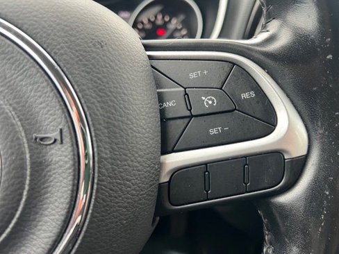 Used 2021 Jeep Compass Latitude image 18