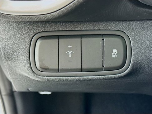 Certified 2024 Hyundai Venue SEL image 10