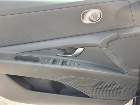 Used 2021 Hyundai Elantra SEL image 18