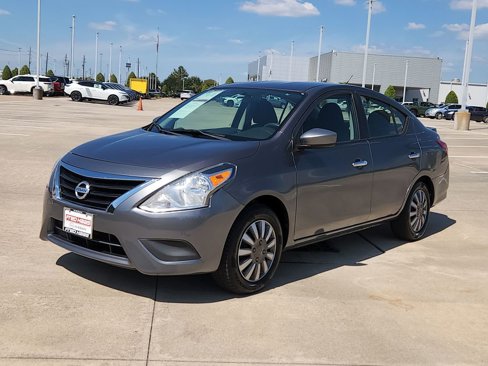 Used 2017 Nissan Versa SV image 3