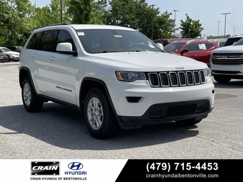Used 2020 Jeep Grand Cherokee Laredo image 1