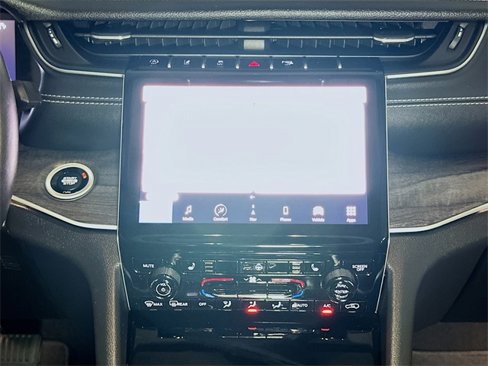 Certified 2022 Jeep Grand Cherokee Limited image 12