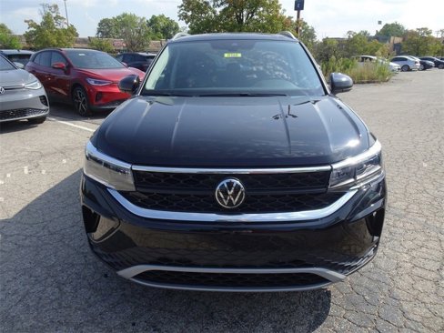Certified 2024 Volkswagen Taos SE image 9