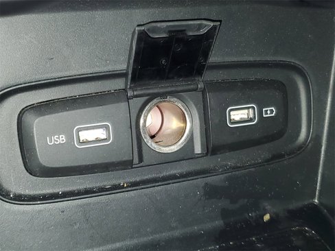 Used 2022 Hyundai Venue Limited image 23