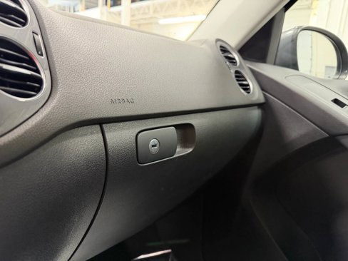 Used 2016 Volkswagen Tiguan S image 48