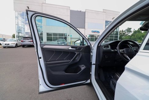 Used 2022 Volkswagen Tiguan SE image 34