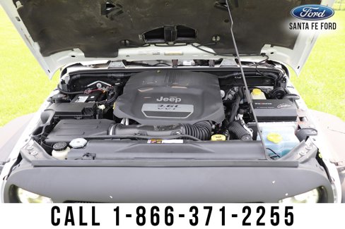 Used 2015 Jeep Wrangler Unlimited Rubicon w/ Connectivity Group image 13