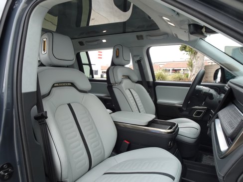Used 2023 Rivian R1S Adventure image 29