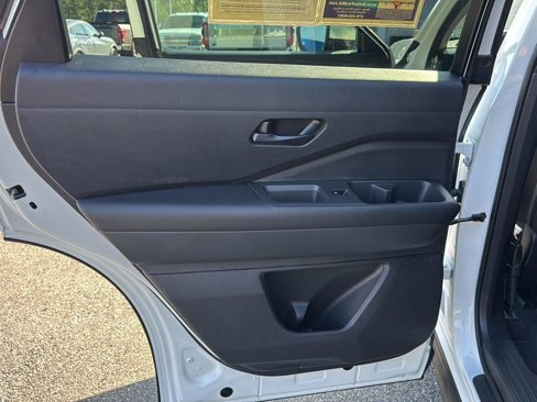Used 2023 Nissan Pathfinder SV image 15