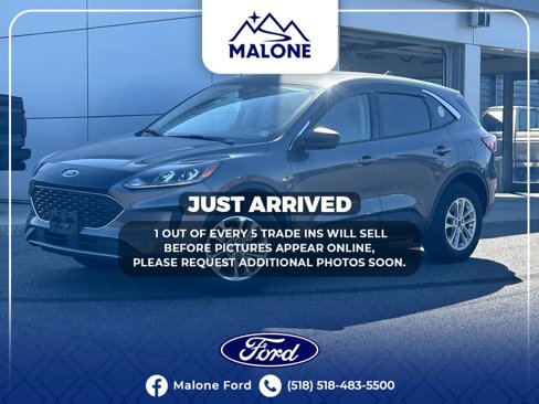 Used 2022 Ford Escape SE w/ Cold Weather Package image 1