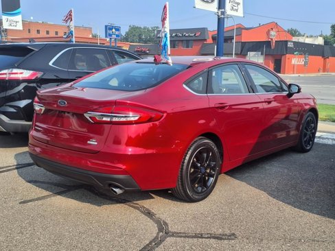 Used 2020 Ford Fusion SE image 5