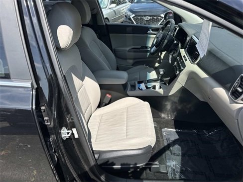 Used 2020 Kia Sportage LX image 9
