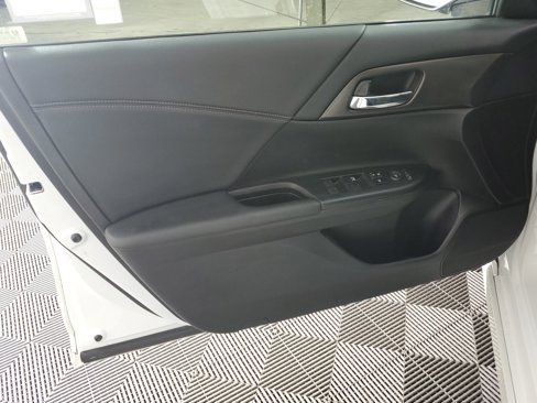 Used 2016 Honda Accord Sport image 25