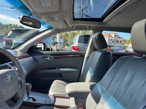 Used 2010 Toyota Avalon XLS image 5