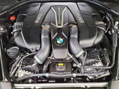 Used 2018 BMW M550i xDrive image 41