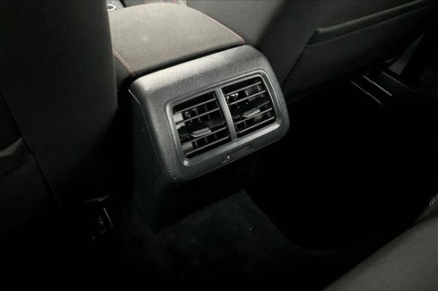 Used 2015 Volkswagen Golf S image 27