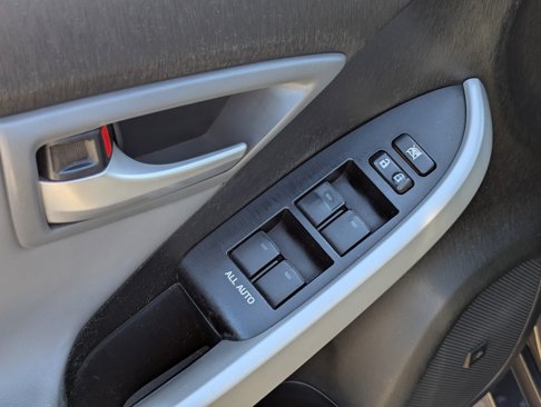 Used 2014 Toyota Prius Five image 11