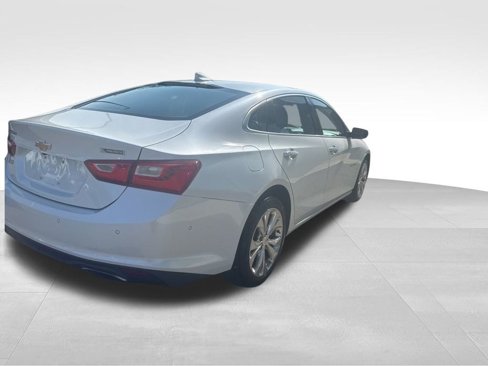 Used 2017 Chevrolet Malibu Premier w/ Driver Confidence Package image 6