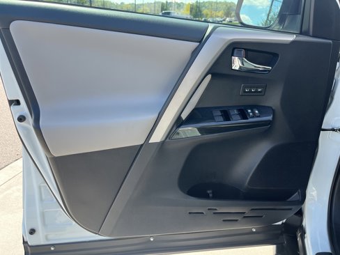 Used 2016 Toyota RAV4 Limited image 5